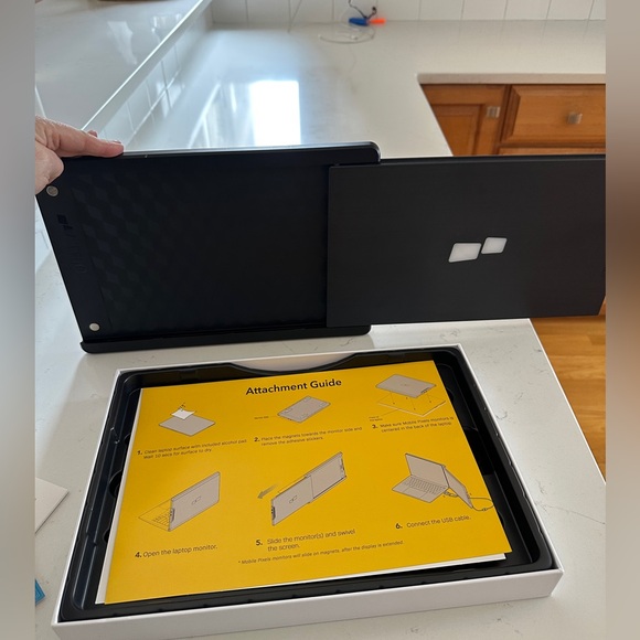 Laptop 2nd monitor extender- Mobile Pixels TRIO - Picture 6 of 11